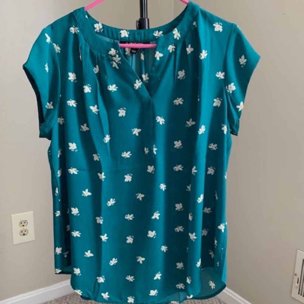 NWT 41 Hawthorn Hope Split Neck Blouse - Teal/floral - Large